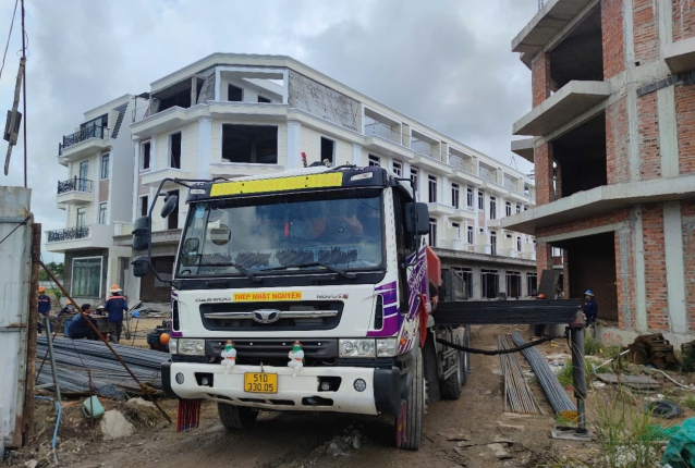 Bàn giao thép cho chủ nhà